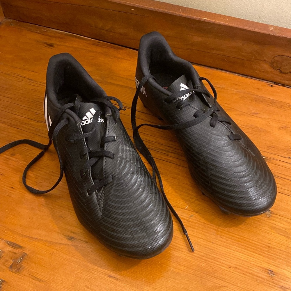 Adidas Predator Women’s cleats, size 7